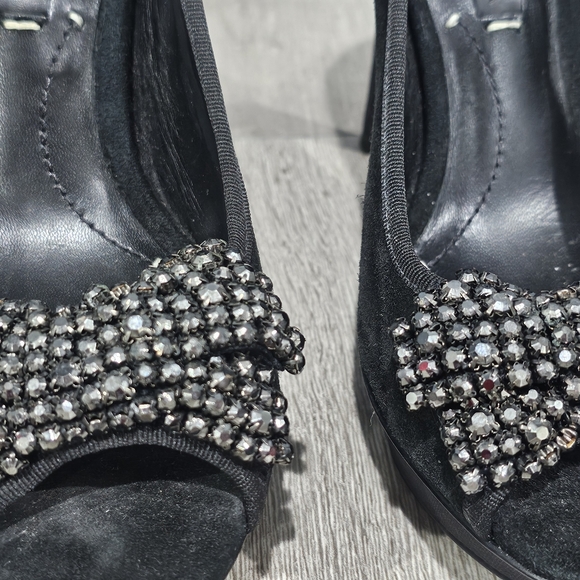BCBG MAXAZRIA Black Suede Peep Toe Studded Bow Platform Pumps 6.5B - Picture 7 of 9